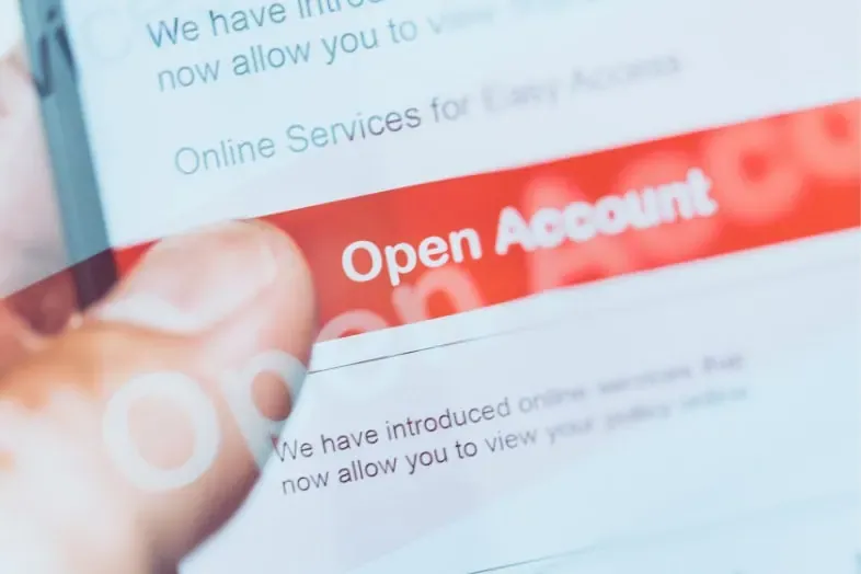 ¿Es fácil abrir una cuenta bancaria en Malta si soy extranjero?
