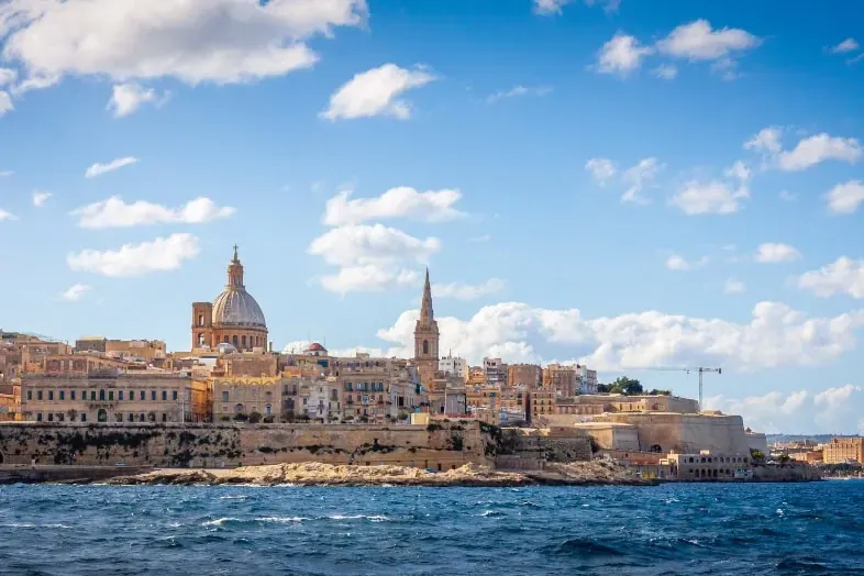 ¿Cómo encontrar tiquetes baratos para viajar a Malta?