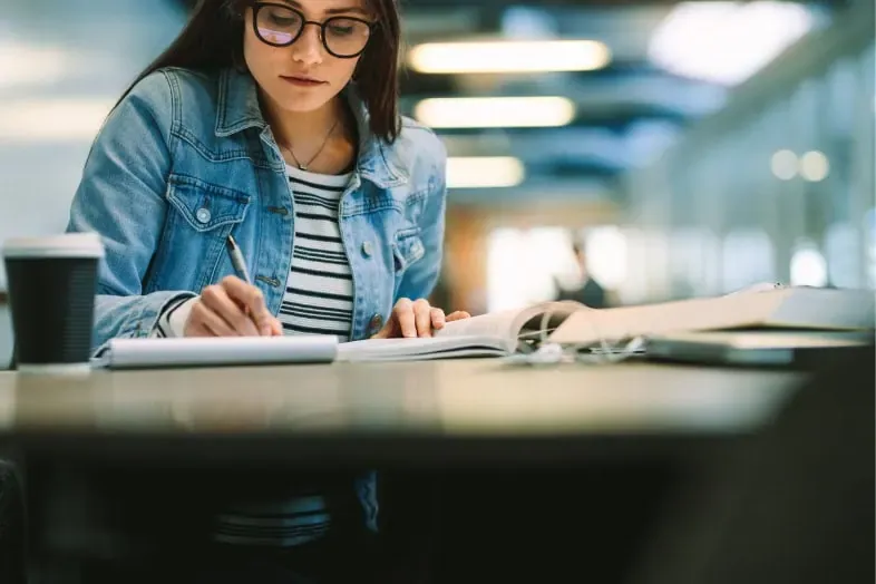 ¿Qué certificación necesitas para estudiar en una Universidad de Inglaterra?