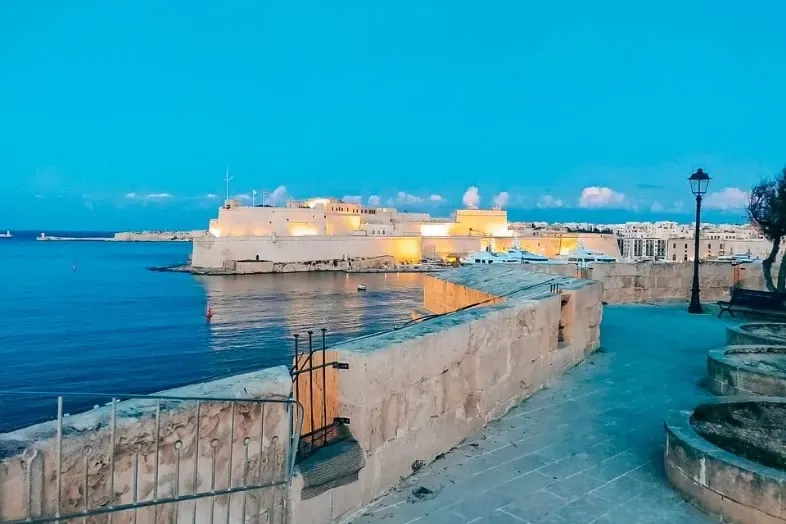 ¿Qué tan costoso es el alojamiento en Malta si vienes a estudiar inglés?