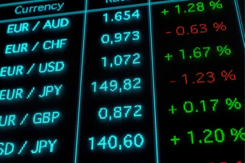 Tips al hacer una conversión de tu moneda a la libra esterlina
