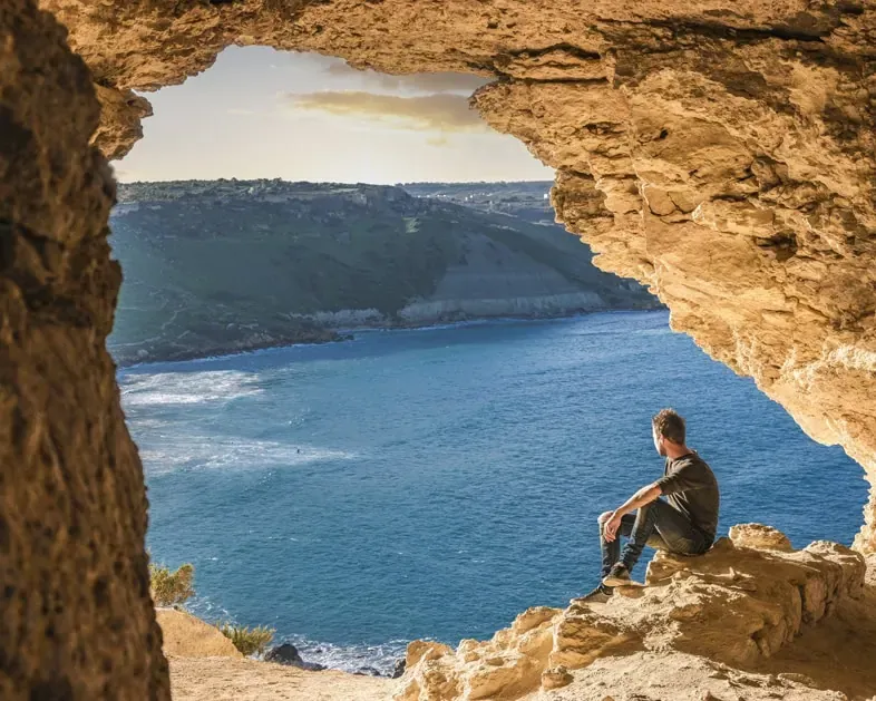 Vistas de Gozo desde el interior de una cueva